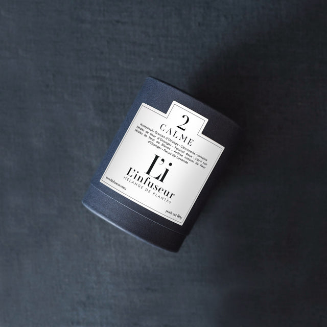 N°2 Calme — Infusion. To be consumed hot, this infusion CALME will bring you its benefits for a parenthesis marked by calm and sweetness with its notes of honey mixed with orange blossom and verbena.