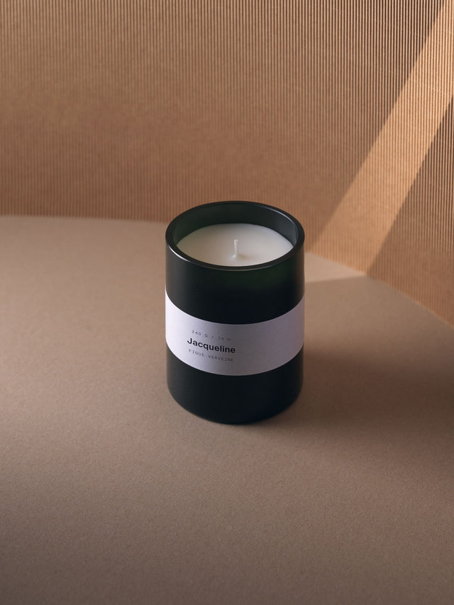 Jacqueline — fig + verbena — Marie Jeanne. This candle with clean and fresh notes will awaken your interior.